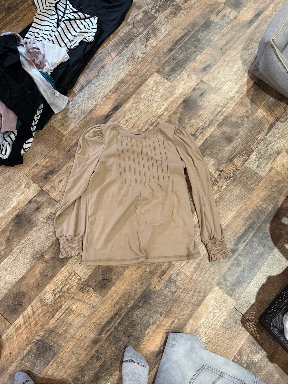 Women's Taupe Pintuck Long-Sleeve Blouse